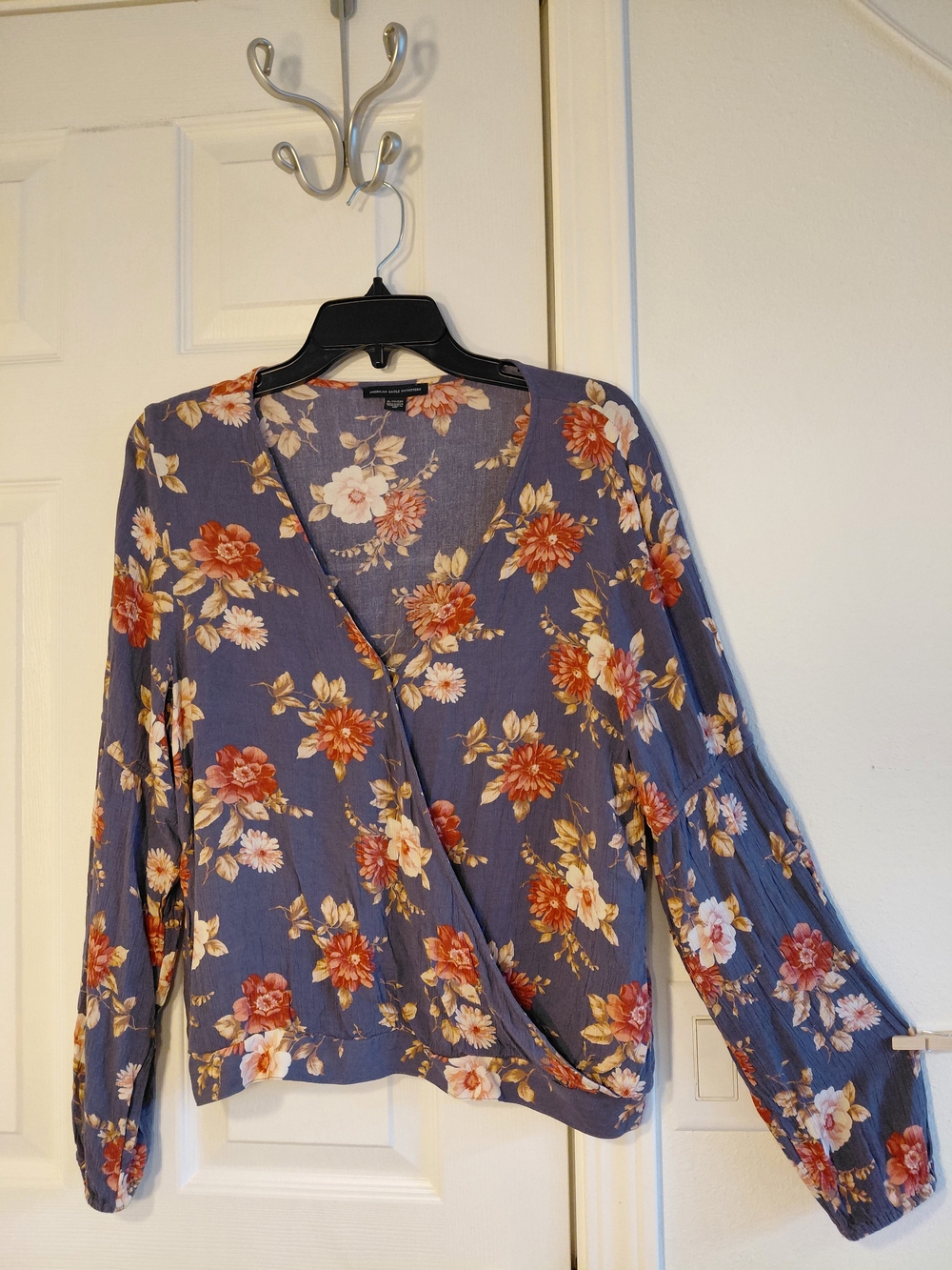 American Eagle Outfitters Blue Floral Button-Up Blouse
